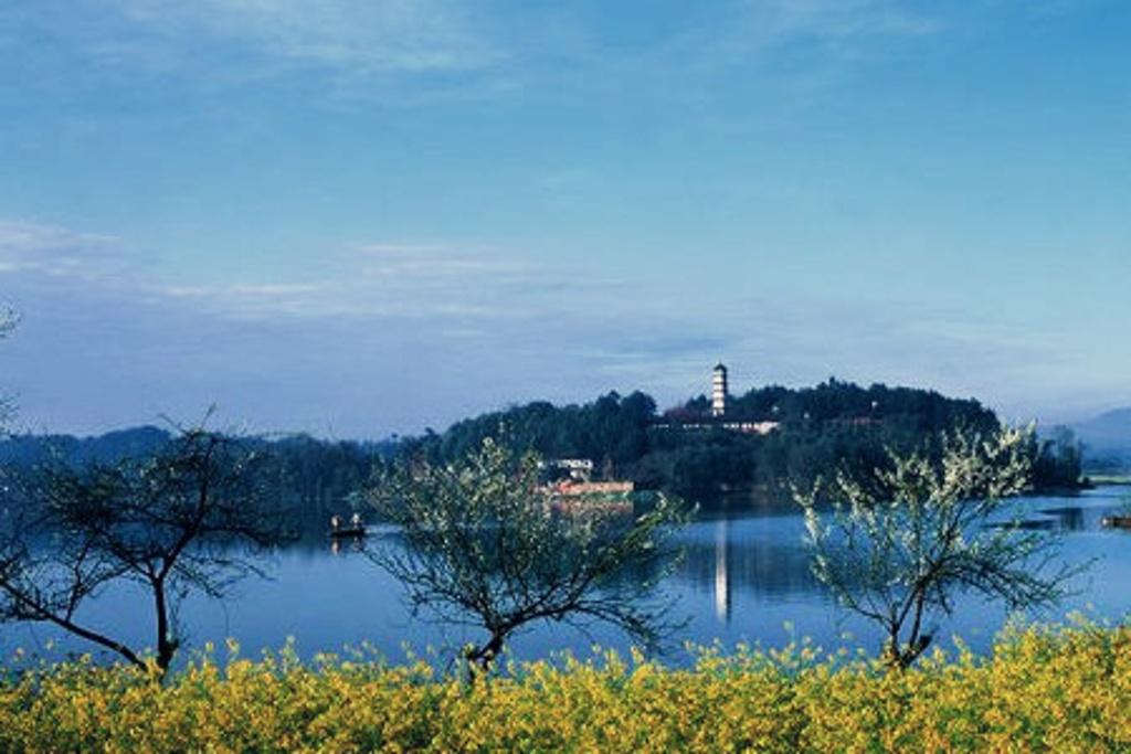 名山区百丈湖最新动态,自然美景探索之旅开启