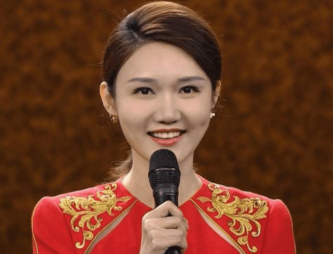 主持人王冠探寻自然美景之旅,心灵宁静的力量最新消息揭秘