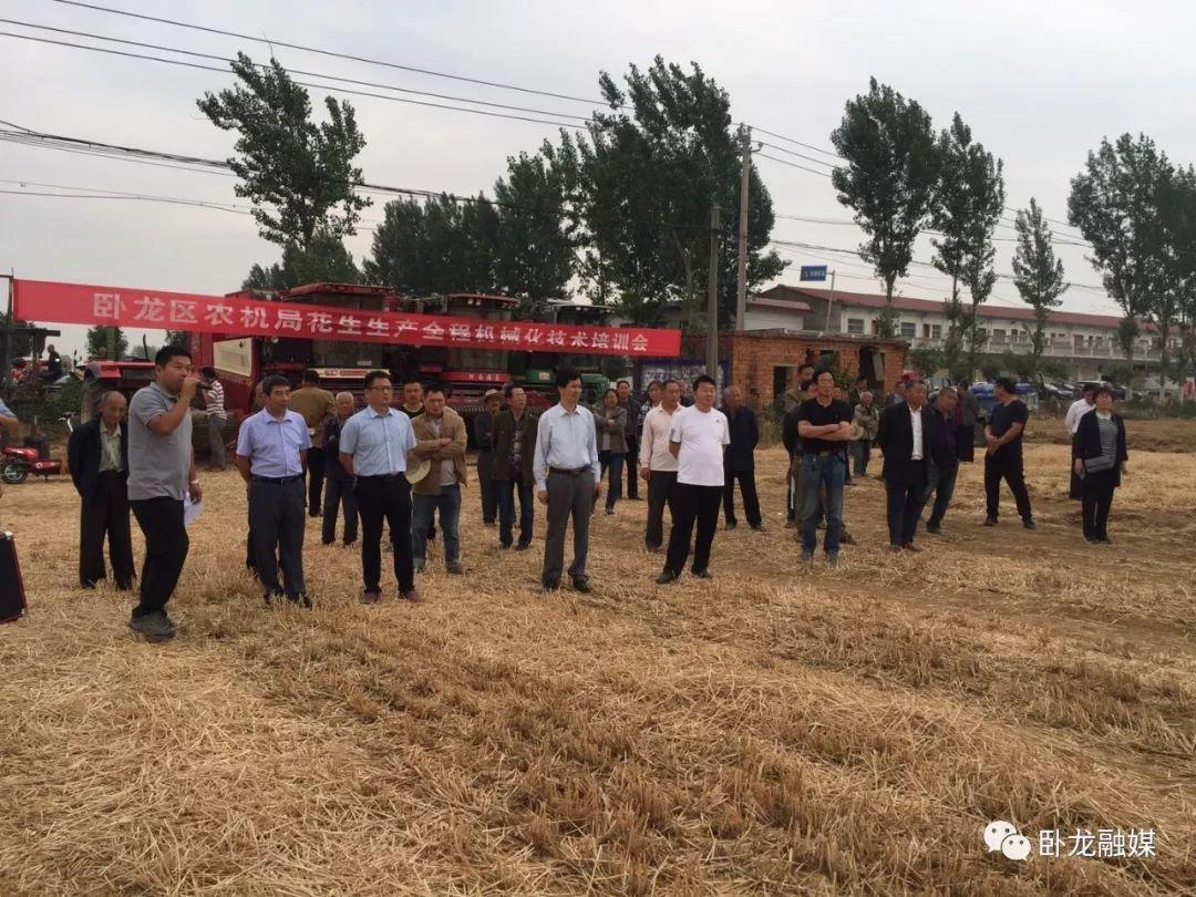 科技重塑农业,最新自走式花生摘果机让生活因你而不同