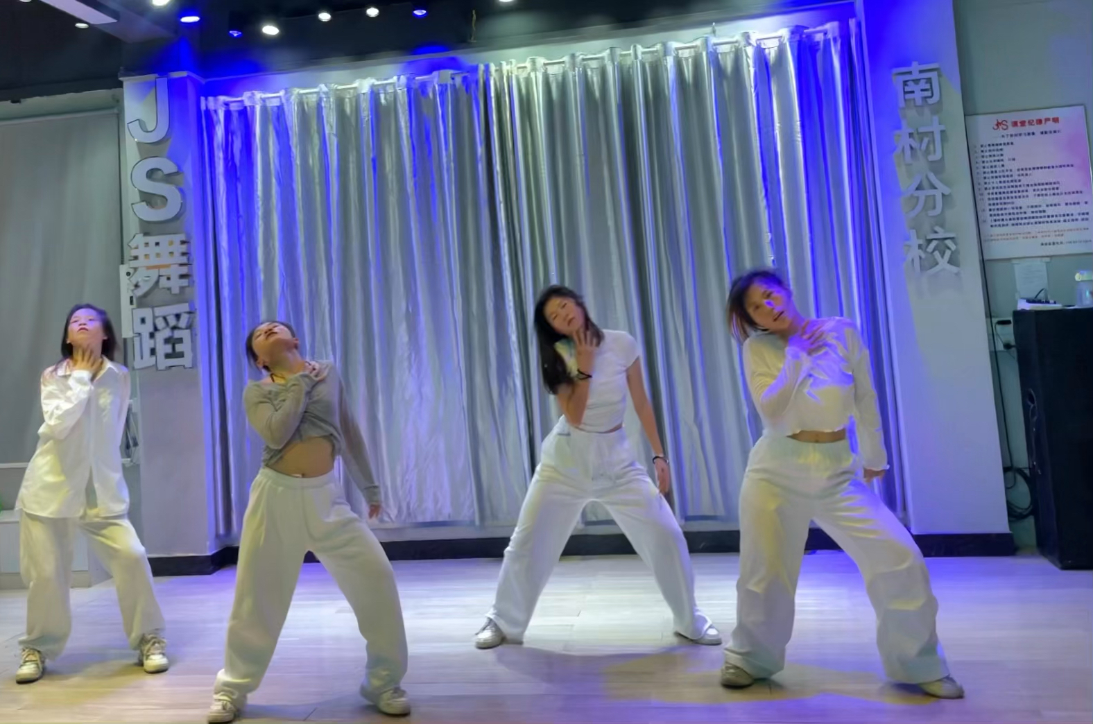 舞最新风采，小巷中的神秘舞蹈宝藏