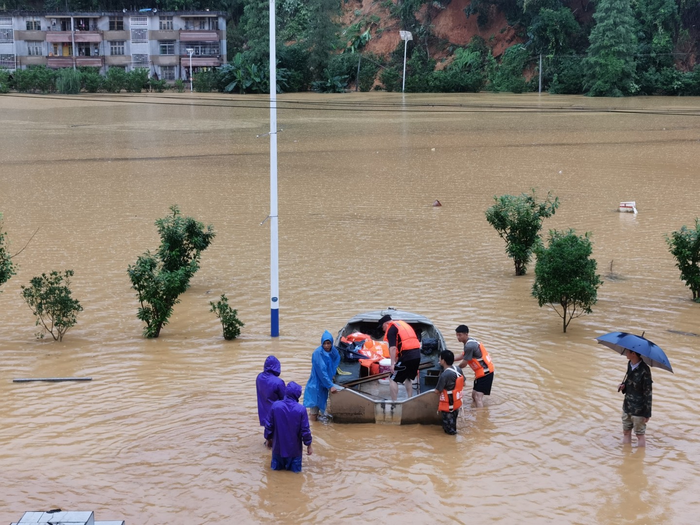洪水最新动态，观点阐述与立场分析