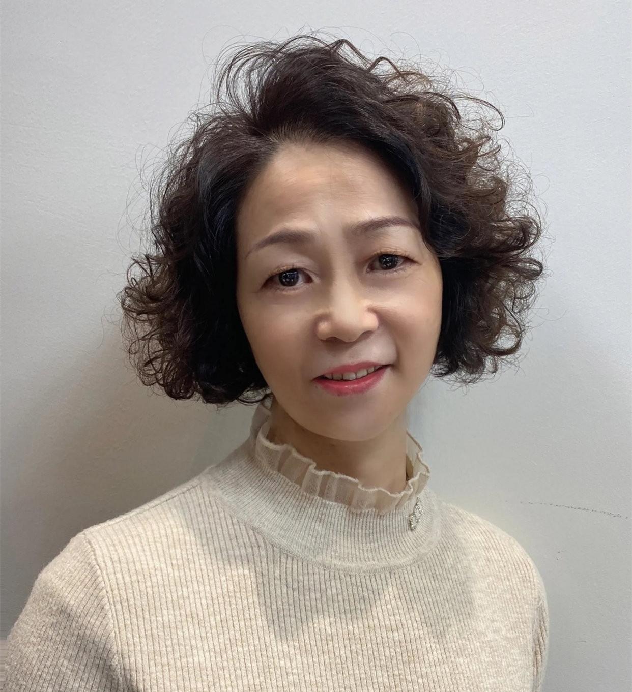 时尚潮流卷发魅力,最新烫发趋势解析