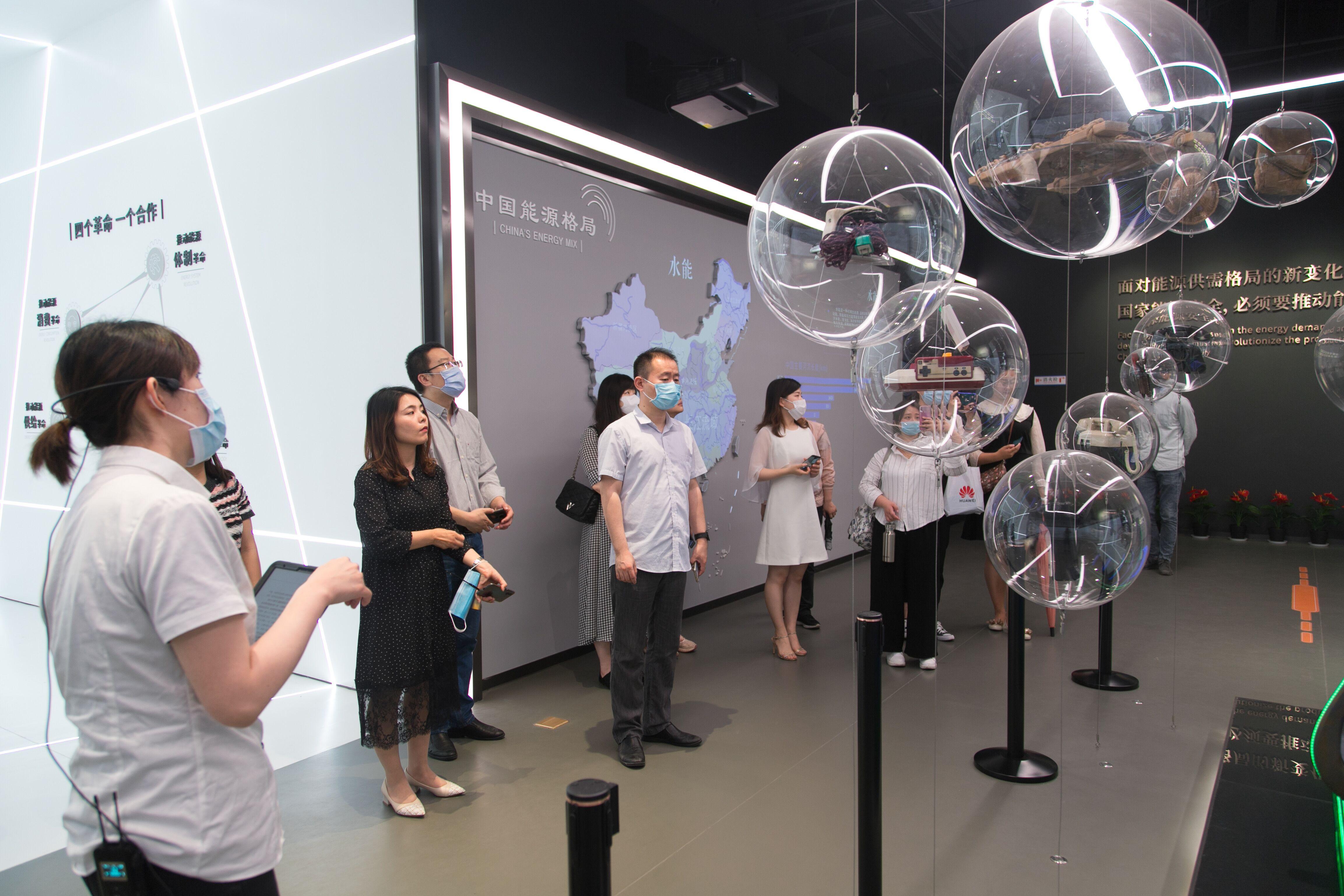 揭秘最新技术，让你瞬间成为科技达人！