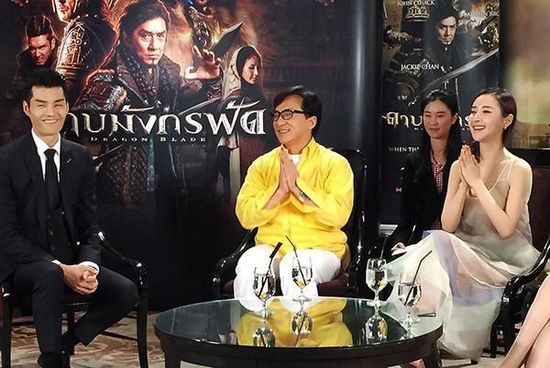 成龙最新,小巷深处的独特风味美食体验