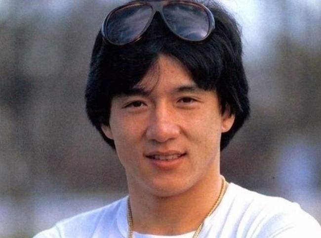 成龙最新,小巷深处的独特风味美食体验