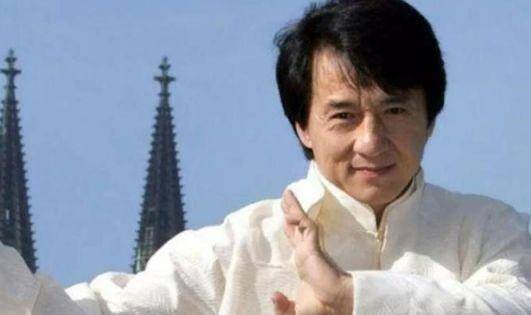 成龙最新,小巷深处的独特风味美食体验