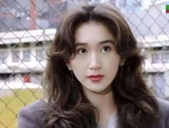 最新发型女,时尚潮流的多样展现