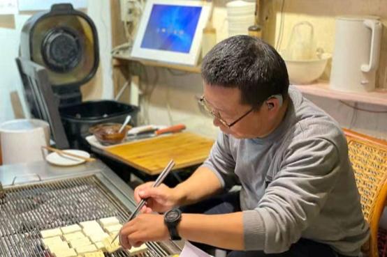 中国小巷深处的独特风味，一家隐藏版特色小店的传奇故事