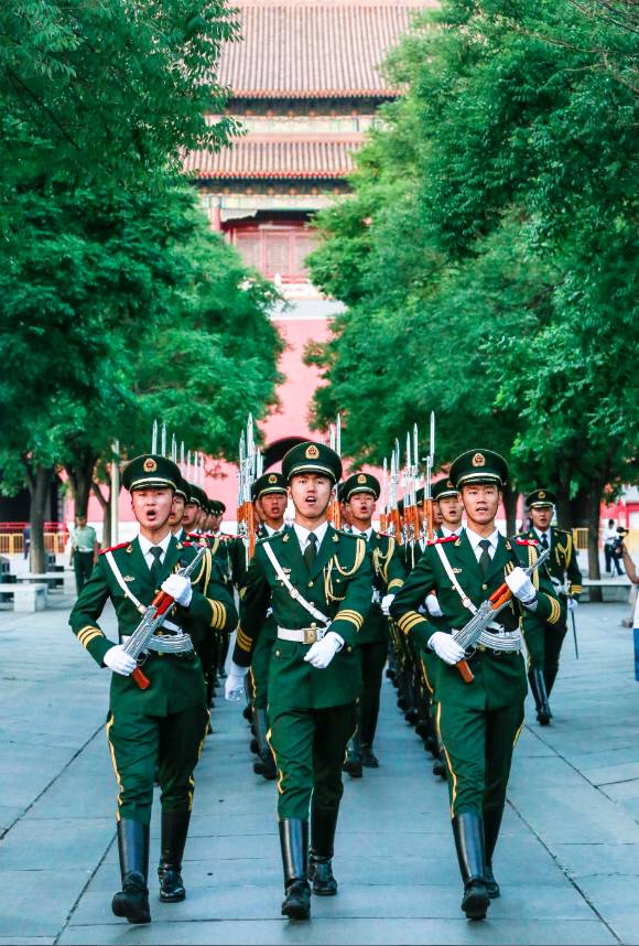 武警最新服装,与自然美景的轻松之旅探秘
