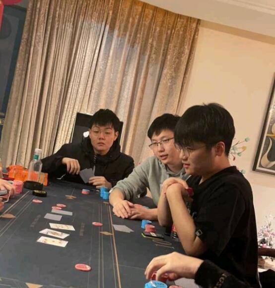 微笑棋牌，探寻变化中的自信与成就感魔法之旅