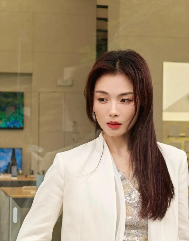 刘涛最新图片大全，明星风采尽显小巷深处的独特魅力与小店探索