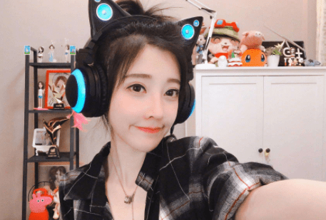 冯提莫最新视频探秘,小巷特色小店独家曝光