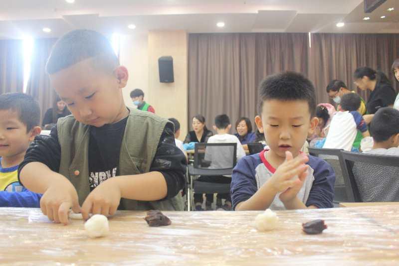 探索小巷魅力小店，最新装袋机揭秘