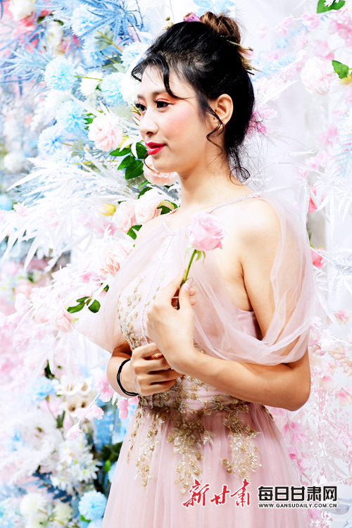 秋霞最新上线,视觉盛宴的开启时刻