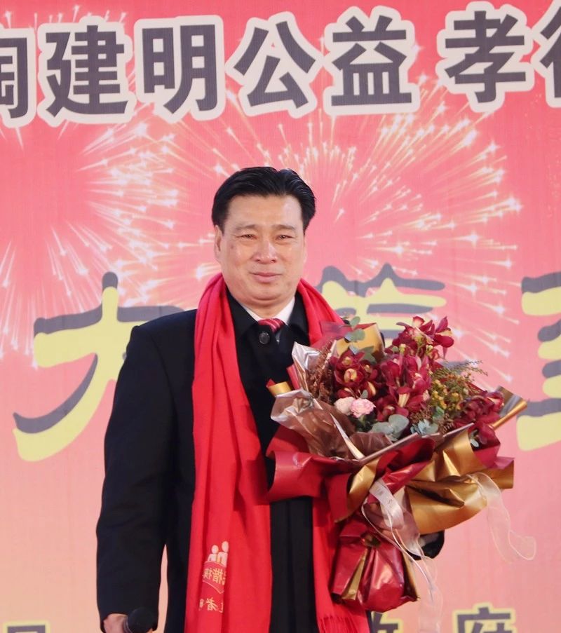 范建明，多面魅力闪耀人生