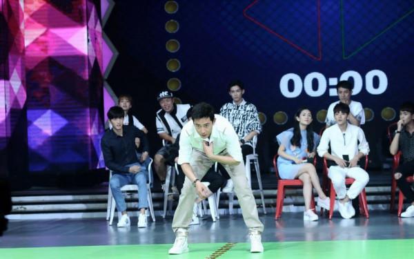 快乐大本营最新一期科技盛宴,未来生活新纪元体验之旅!