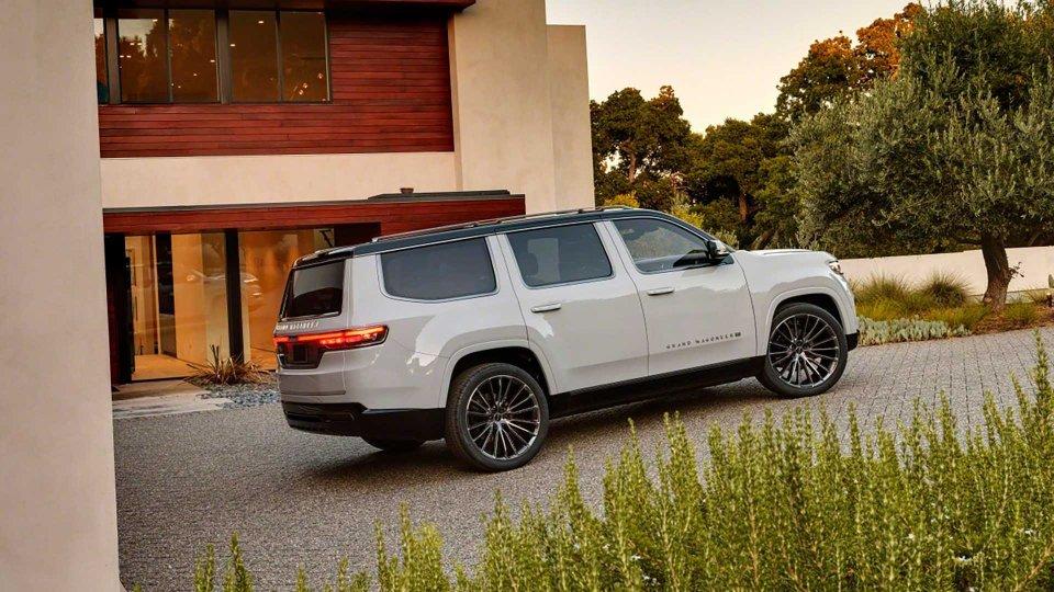 奔驰最新款SUV
