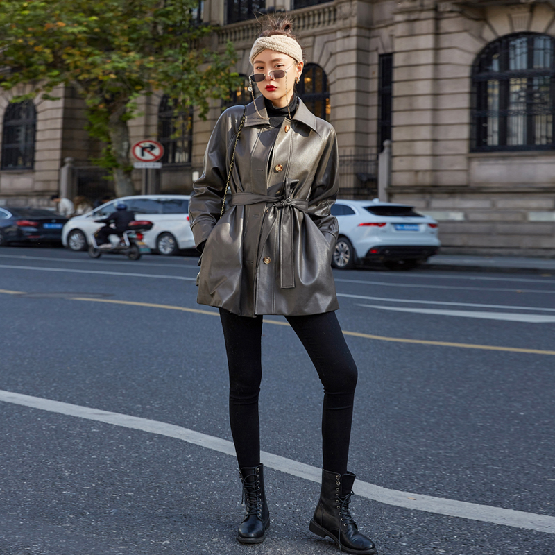 小巷深处的时尚秘境,最新皮衣潮流探索